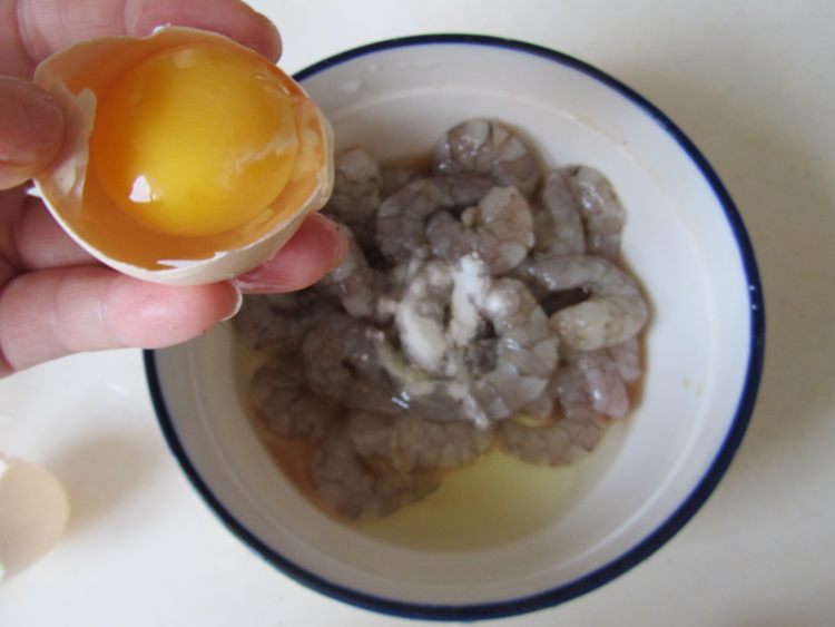 荔枝虾仁步骤3