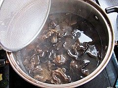 山椒洋葱拌木耳步骤2