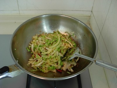 肉末炝炒圆白菜步骤4