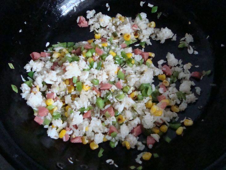 玉米炒饭步骤9