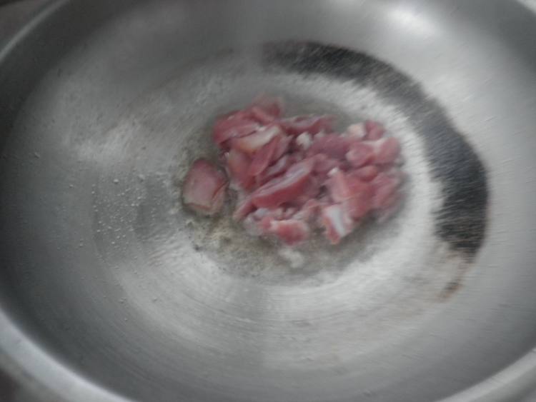圆白菜炒肉步骤3