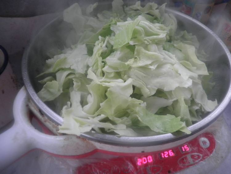 圆白菜炒肉步骤5