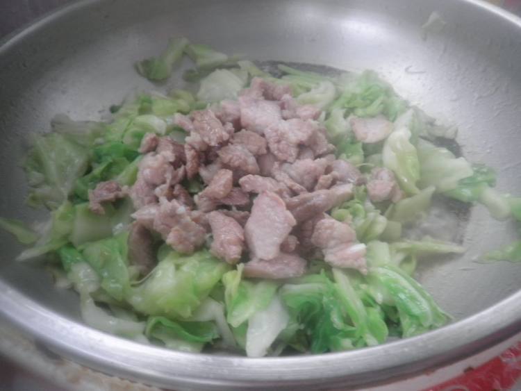 圆白菜炒肉步骤8