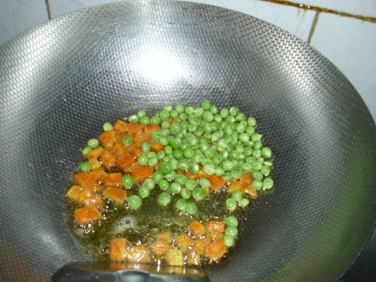 三色素炒豌豆步骤5