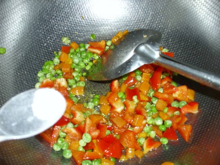 三色素炒豌豆步骤7