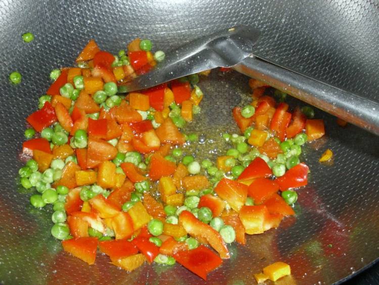 三色素炒豌豆步骤8