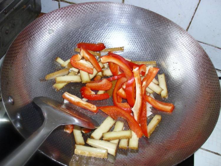 彩椒炒豆干步骤4