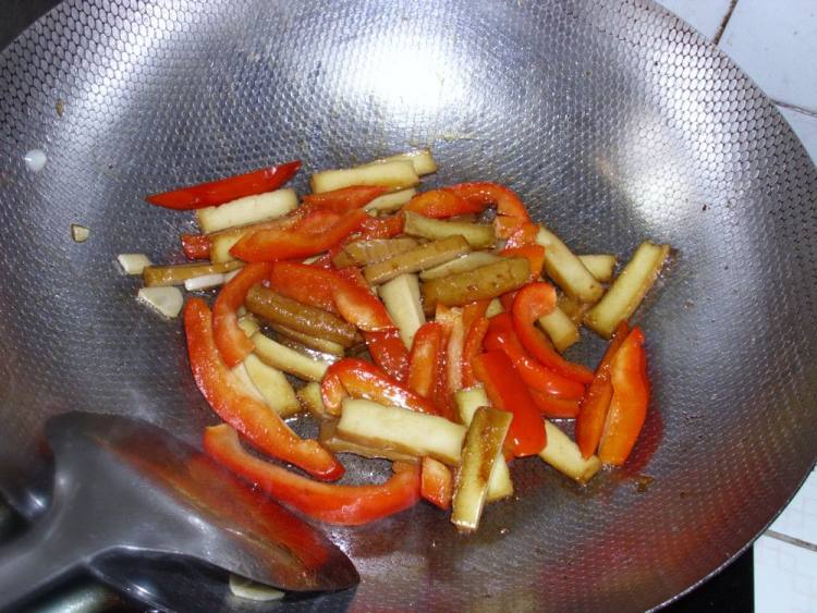 彩椒炒豆干步骤6