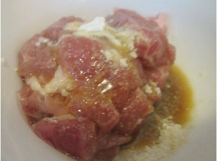 肉片炒洋葱豆干步骤2