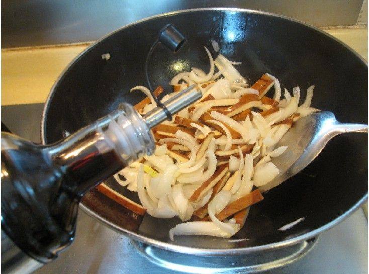 肉片炒洋葱豆干步骤7