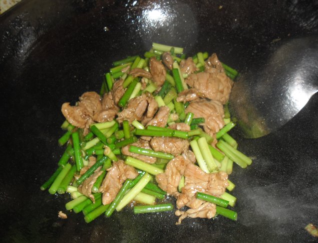 蒜苔炒肉片步骤4
