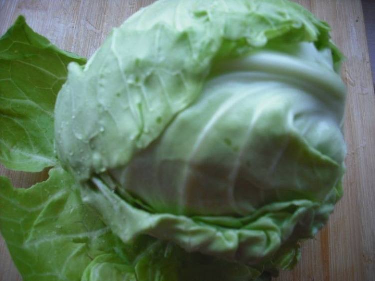 圆白菜炒虾米步骤1