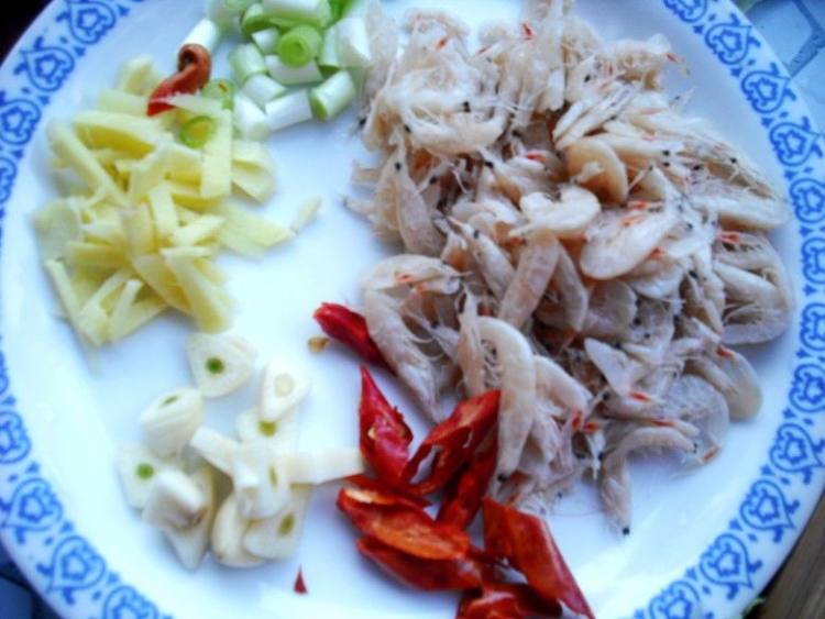 圆白菜炒虾米步骤4