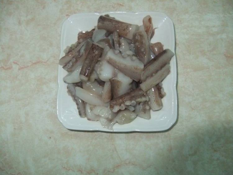鱿鱼头炒彩椒步骤2