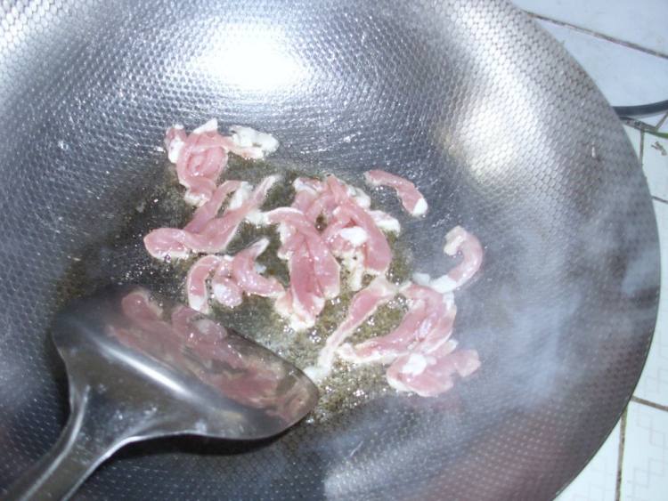 黄瓜彩椒炒肉丝步骤3
