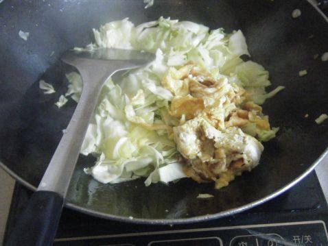 圆白菜炒鸡蛋步骤3
