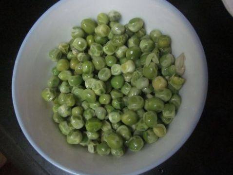 彩椒豌豆步骤1
