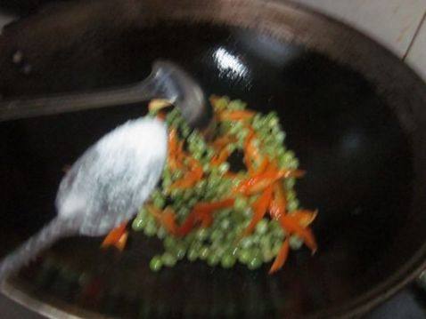 彩椒豌豆步骤6