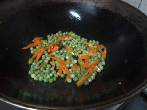 彩椒豌豆步骤9