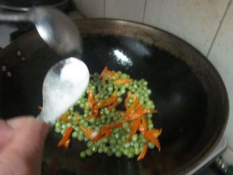 彩椒豌豆步骤8