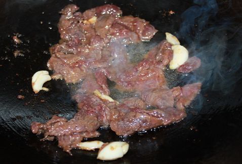 牛肉炒西兰花步骤3