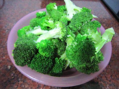西兰花炒肉片步骤2