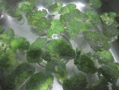 西兰花炒肉片步骤1