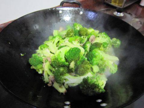 西兰花炒肉片步骤6
