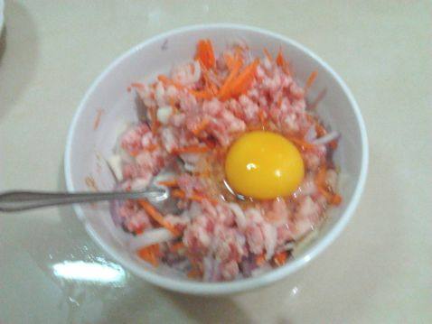洋葱鸡蛋肉饼步骤3