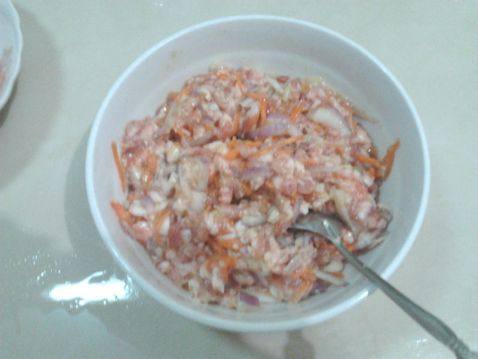 洋葱鸡蛋肉饼步骤4