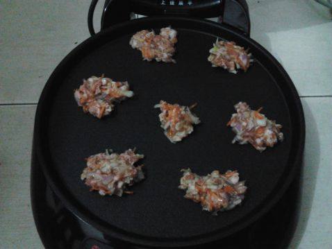 洋葱鸡蛋肉饼步骤5