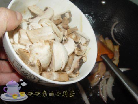 西兰花炒口蘑步骤6