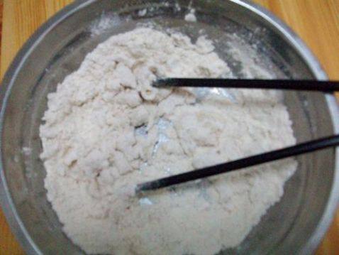 芹味搓面拌汤步骤2