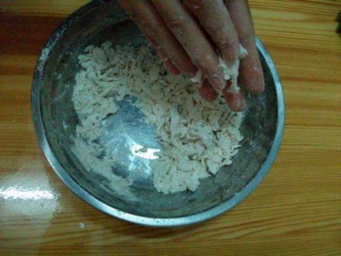 芹味搓面拌汤步骤3