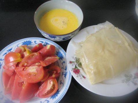 番茄豆腐皮炒鸡蛋步骤1