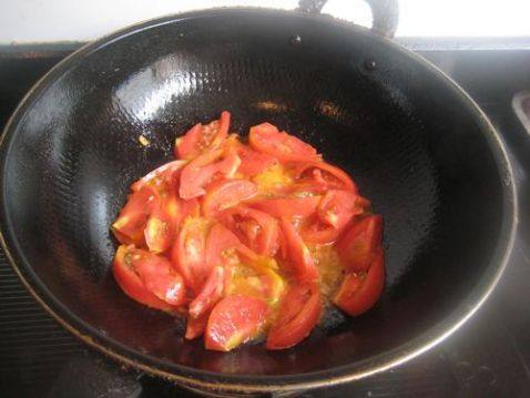 番茄豆腐皮炒鸡蛋步骤3