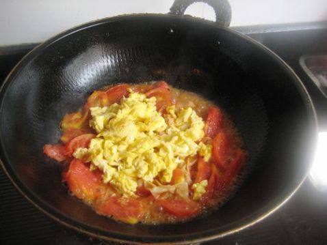 番茄豆腐皮炒鸡蛋步骤6