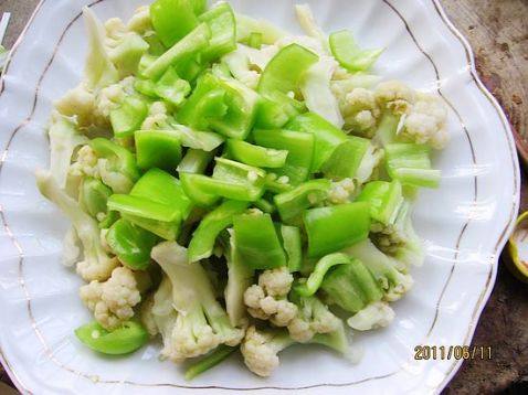 番茄辣菜花步骤2