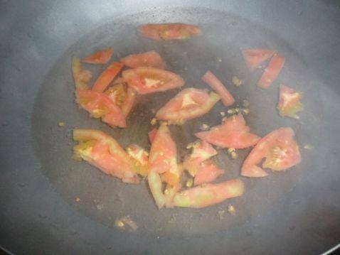 番茄紫菜蛋花汤步骤3