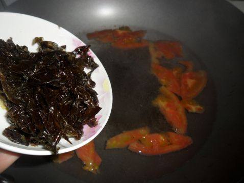 番茄紫菜蛋花汤步骤4
