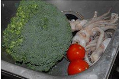 西兰花清炒鱿鱼须步骤1