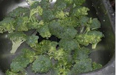 西兰花清炒鱿鱼须步骤2