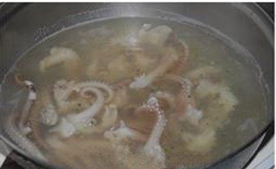 西兰花清炒鱿鱼须步骤7