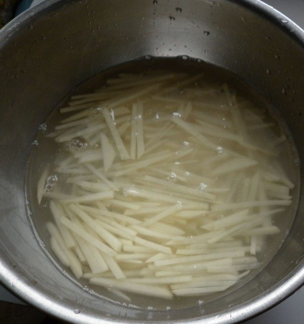 【首发】茄汁土豆丝步骤3