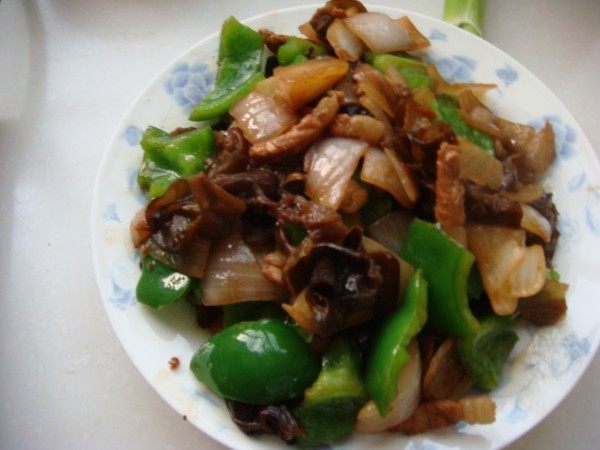 洋葱木耳炒青椒步骤10