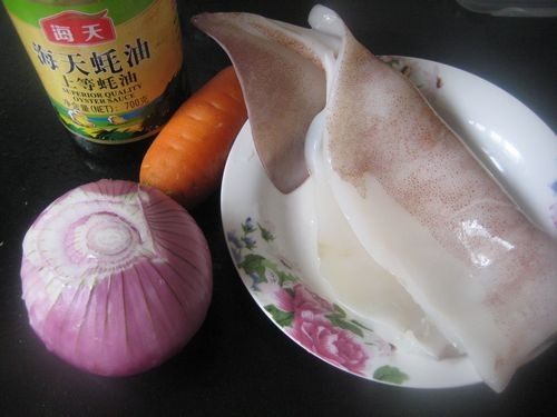 蚝油洋葱炒鱿鱼步骤1