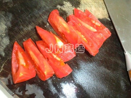 西红柿青椒炒包菜步骤3