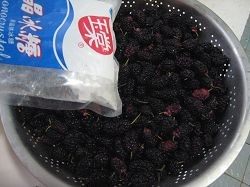 美味桑葚果酱步骤1