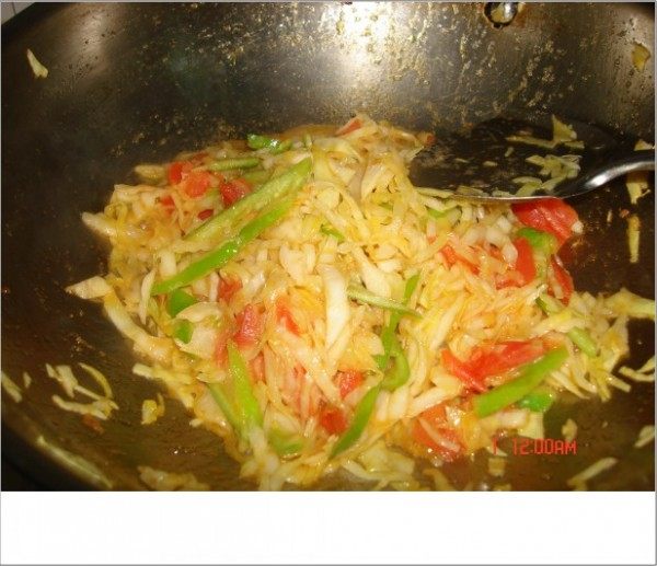 西红柿炒卷心菜步骤7