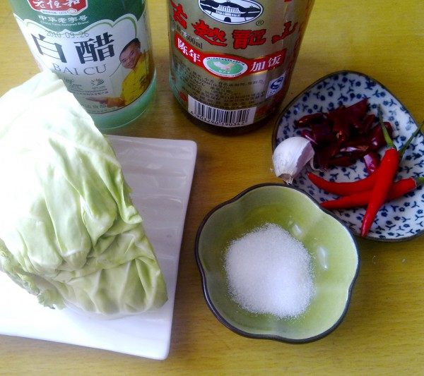 清香手撕圆白菜步骤1